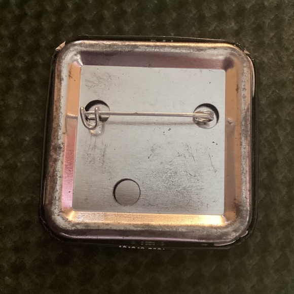 Vintage 1992 SNEAKERS River Phoenix Dan Ackroyd Promo Pinback Pin Button - Picture 2 of 3